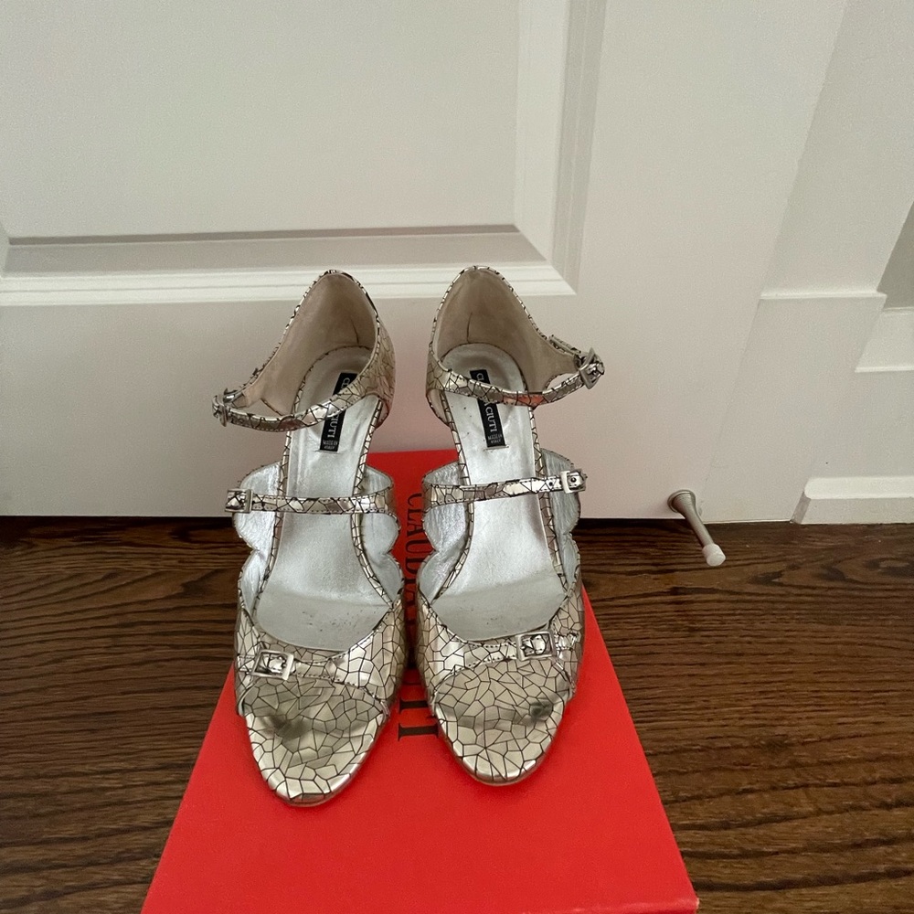 8.5 fits like an 8 evening shoes